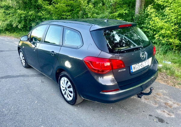 Opel Astra cena 29900 przebieg: 237000, rok produkcji 2015 z Września małe 67